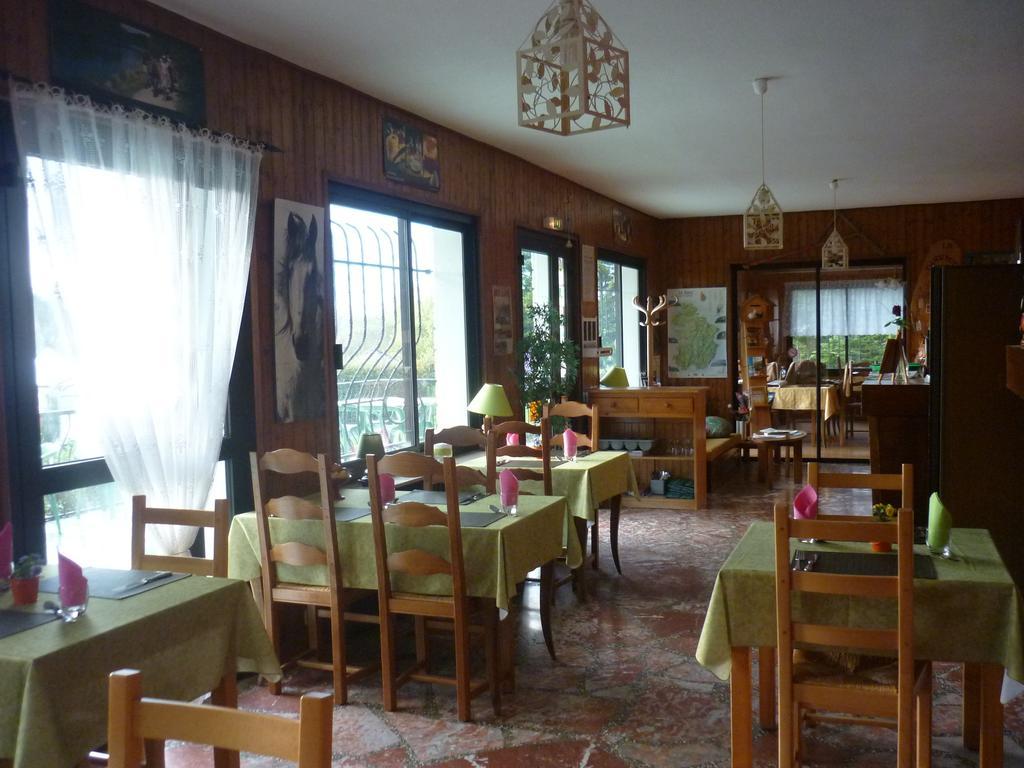 Hotel Restaurant La Chaumiere Du Lac Clairvaux-les-Lacs Exteriör bild