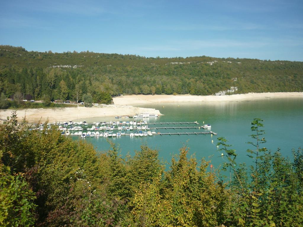 Hotel Restaurant La Chaumiere Du Lac Clairvaux-les-Lacs Exteriör bild