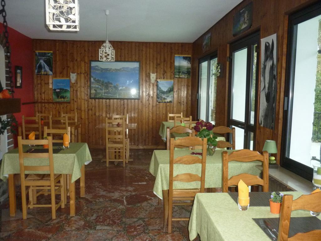 Hotel Restaurant La Chaumiere Du Lac Clairvaux-les-Lacs Exteriör bild
