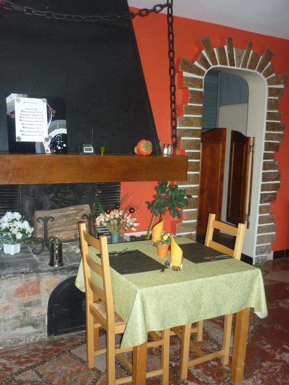 Hotel Restaurant La Chaumiere Du Lac Clairvaux-les-Lacs Exteriör bild