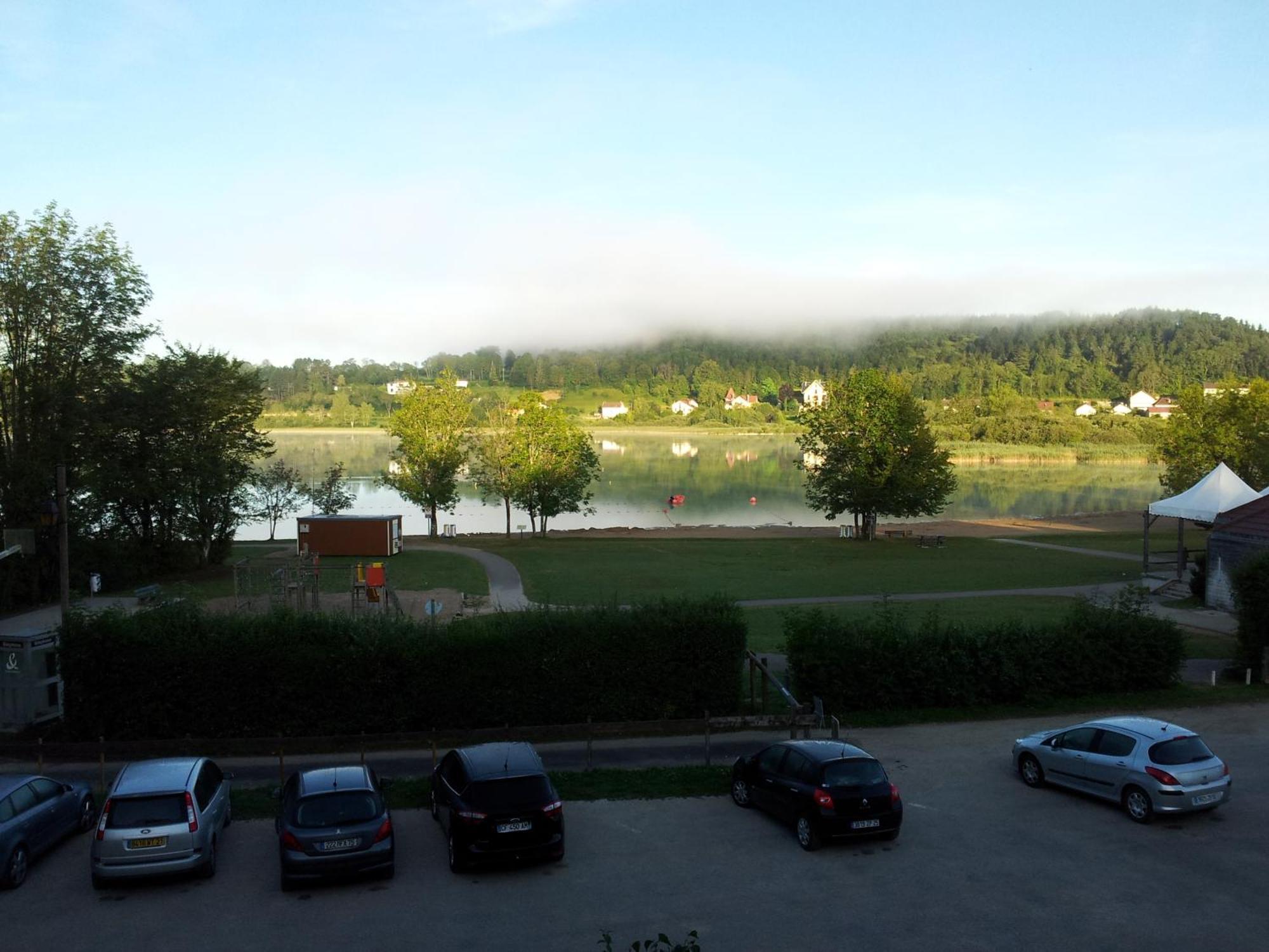 Hotel Restaurant La Chaumiere Du Lac Clairvaux-les-Lacs Exteriör bild
