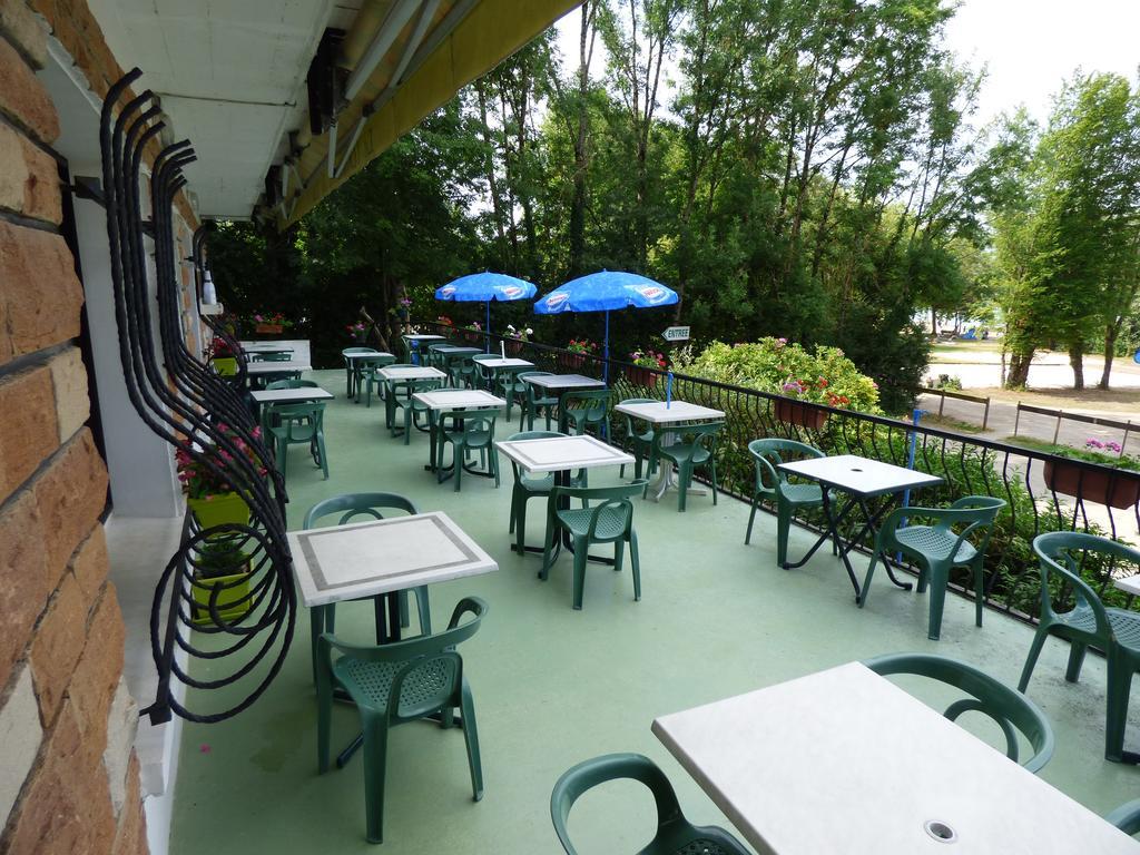 Hotel Restaurant La Chaumiere Du Lac Clairvaux-les-Lacs Exteriör bild